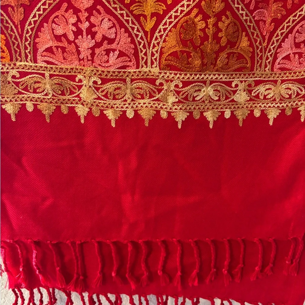 Red, Gold , and pink Patterned Scarf Kashmiri shawl NWT 100cm x 200cm - Picture 3 of 9